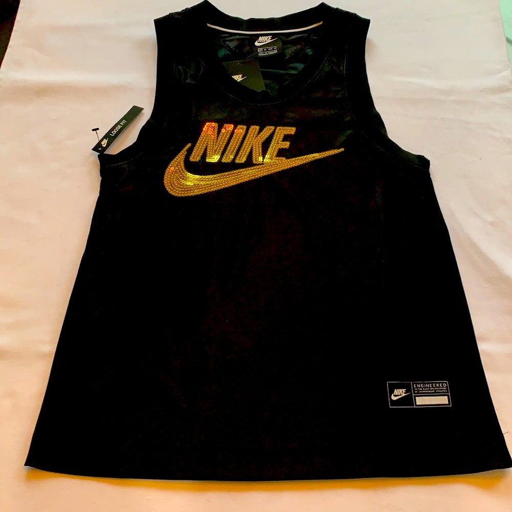 🏅NWT Nike tank with gold logo🏆
